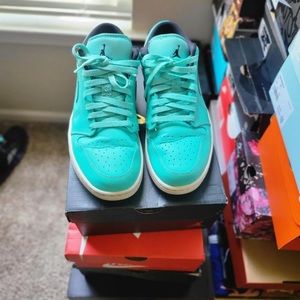 Jordan Retro 1  Low “Hyper Turquoise”